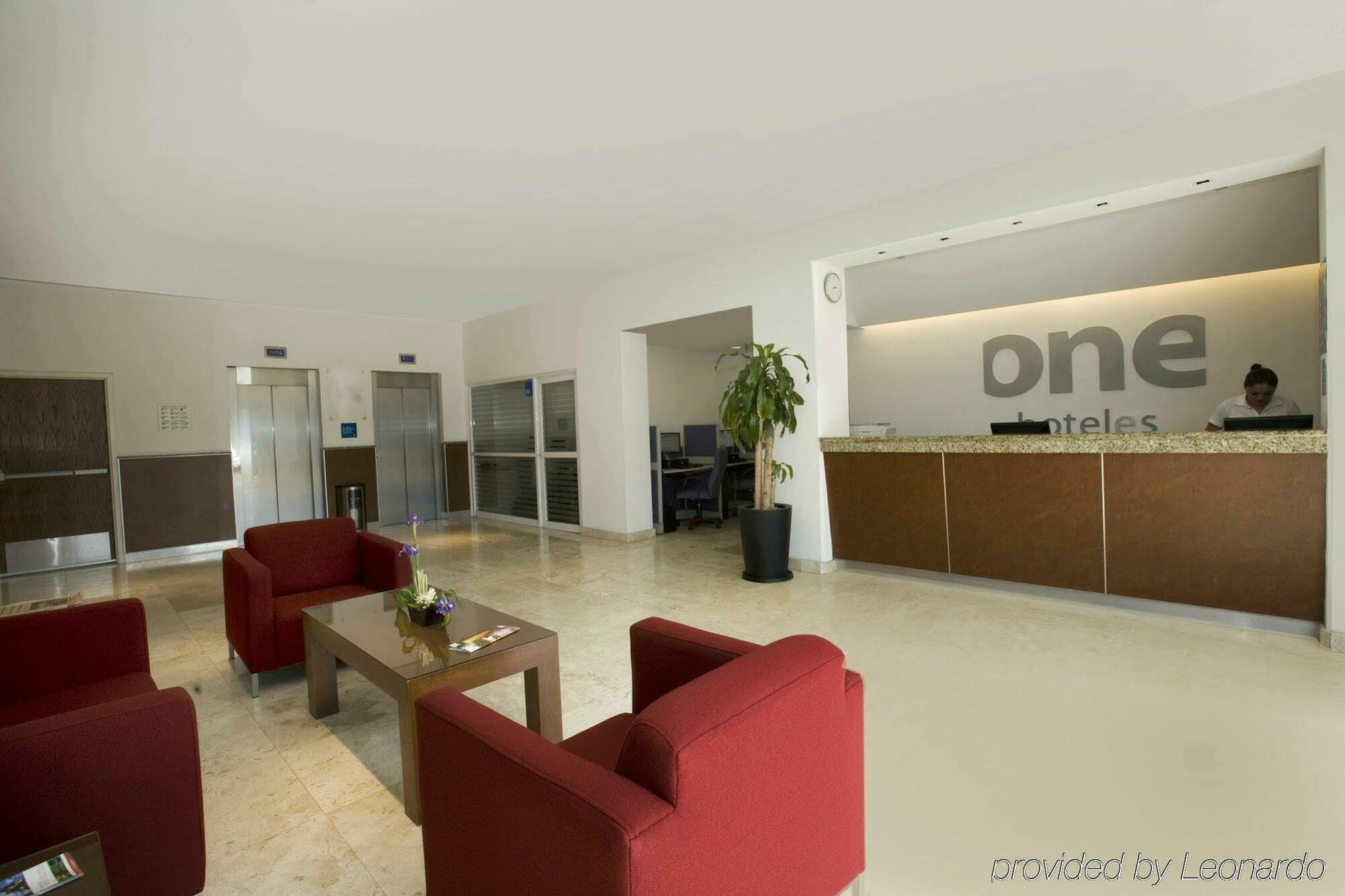 Hotel One Queretaro Plaza Galerias Interior foto